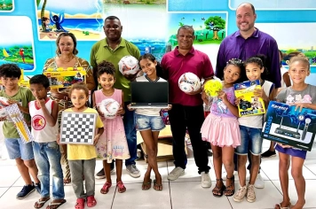 Prefeitura faz entrega de materiais pedagógicos para o Tempo Integral da Escola Municipal Maria Coeli Ribas