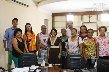 Prefeita recebe o grupo da melhor idade