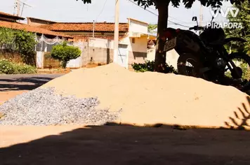 Fiscalização retira materiais de construção que atrapalhava a via pública