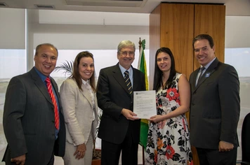 Prefeita Marcella viaja à Brasília buscando solução para área do Antigo Aeroporto