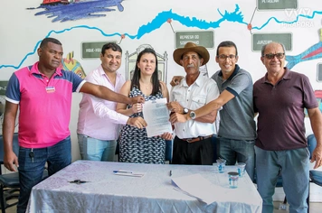 Prefeita Marcella assina convênio com a Comunidade Rural do Pernambuco