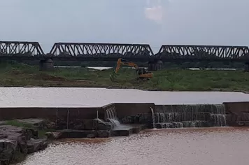 Prefeitura de Pirapora trabalha na limpeza do balneário das duchas