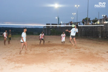 Técnica, acrobacias e emoção na final do futevôlei