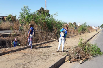 MUTIRÃO DA LIMPEZA JÁ ESTÁ NO BAIRRO APARECIDA