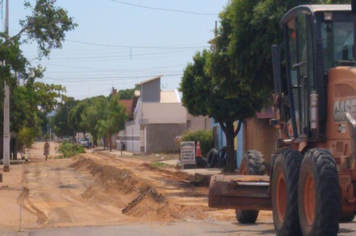 Prefeitura segue com obras de asfalto no Bairro Industrial