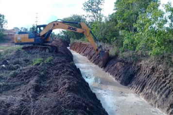 Prefeitura realiza ações de infraestrutura nos bairros