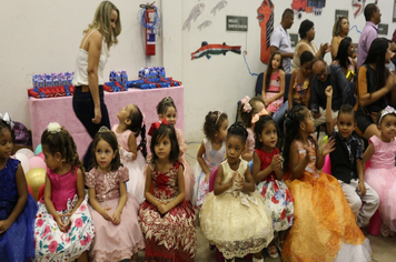 Desfile, perseverança e amor ao próximo marcam a formatura da Creche Industrial