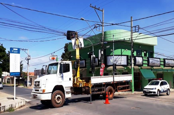 SUMUTRAN REALIZA MANUTENÇÃO EM SEMÁFORO E INSTALA PLACAS DE ORIENTAÇÃO DE TRÂNSITO