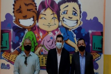 Prefeito visita Centro de tecnologia para atendimento às famílias carentes