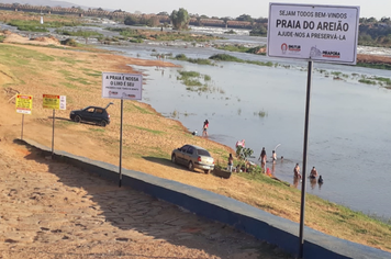 EMUTUR implanta nova sinalização ambiental e informativa na Praia de Pirapora