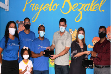 Prefeitura de Pirapora entrega veículos, equipamentos e instrumentos para Associação Renovo de Davi