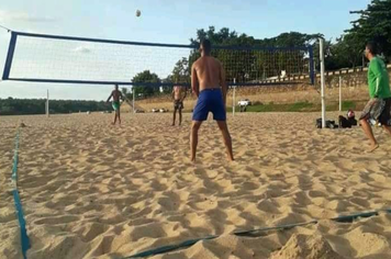 Domingo de esporte, música e lazer na Praia do Areião