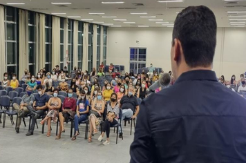 Prefeito Alex Cesar anuncia progressão para servidores