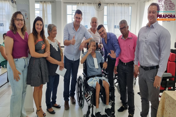 Prefeitura de Pirapora faz entrega de Cadeiras de Rodas