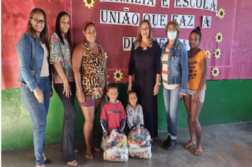 Mais de 5.000 kits de alimentação escolar são entregues pela Prefeitura de Pirapora