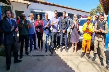 Prefeitura entrega duas viaturas novas para GCM