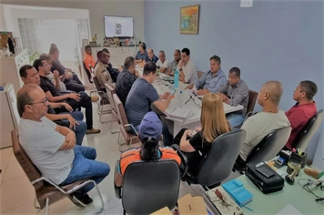 Tempestade atípica deixa Pirapora em alerta