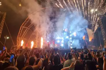Festa do Sol teve noite quente e explosiva com DJ Dennis