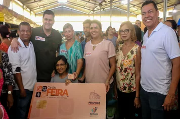 1000 FAMÍLIAS SÃO BENEFICIADAS COM CARTÃO FEIRA