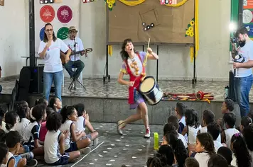 Projeto Bordando Histórias leva imaginação e alegria para alunos da Escola Rui Barbosa