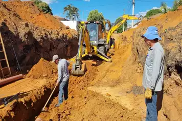 OBRA DE DRENAGEM DA LAGOA SEGUE A TODO VAPOR