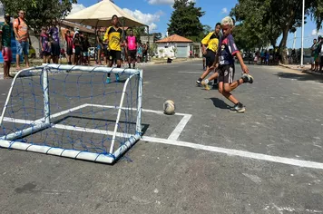 Disputa de golzinho de rua para jovens atletas agitou o Bairro Aparecida