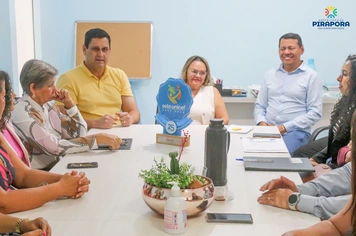 Prefeito assina termo de adesão ao Selo Unicef 2025-2028