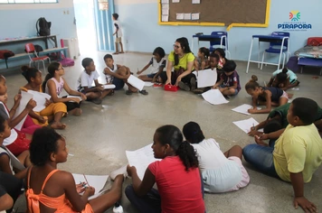 Alunos da Educação em Tempo Integral exploram a magia da literatura em oficina com a escritora Kelly Cristina