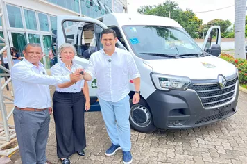 Pirapora é contemplada com van do MOBSUAS