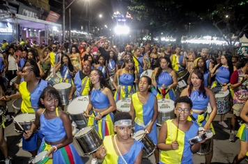 Domingo do Pirafolia 2026 teve show inédito do Akatu e exigiu muita energia para acompanhar os blocos e o trio elétrico