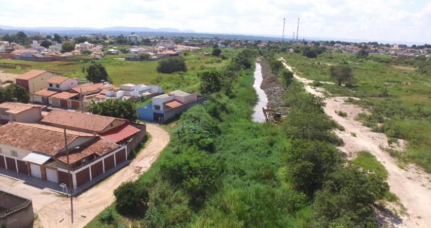 AÇÃO CONJUNTA DESOBSTRUI TRECHO IMPORTANTE DO CÓRREGO ENTRE RIOS