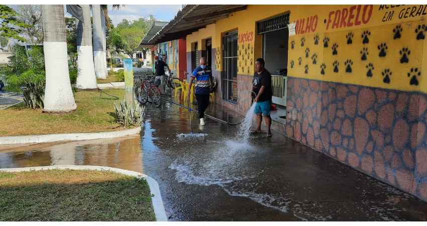 NA LUTA CONTRA A COVID, PREFEITURA REALIZA LIMPEZA PESADA NO MERCADO MUNICIPAL