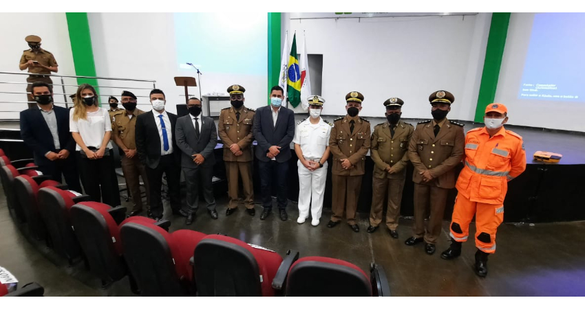 Prefeito Alex Cesar participa de comemoração de aniversário da PM