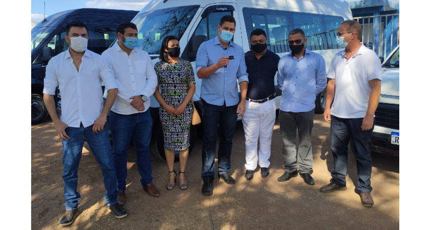 Prefeitura recebe van para melhorar transporte de pacientes