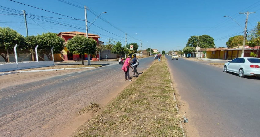 MUTIRÕES DA FRENTE DE TRABALHO EMBELEZAM A CIDADE