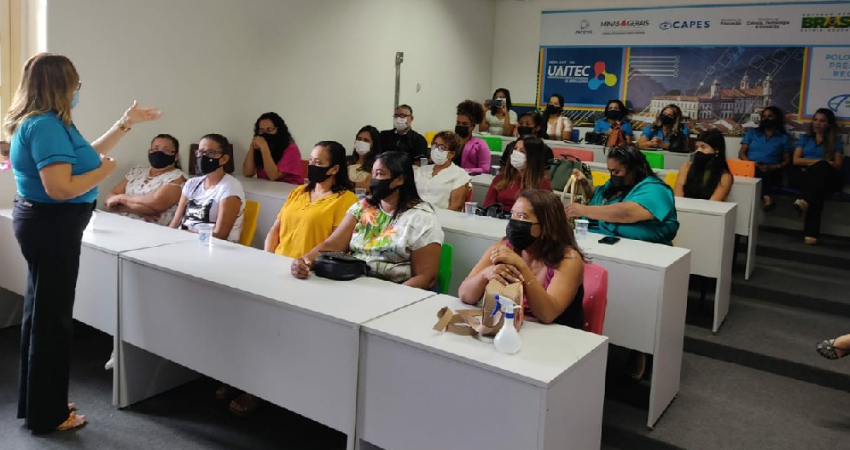 SEMED presta homenagens aos servidores aposentados em 2021