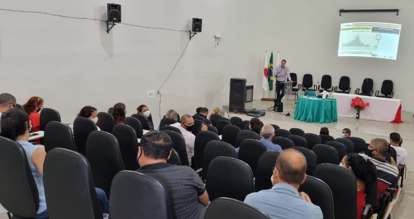 Novas estratégias de enfrentamento à COVID-19 são discutidas em reunião