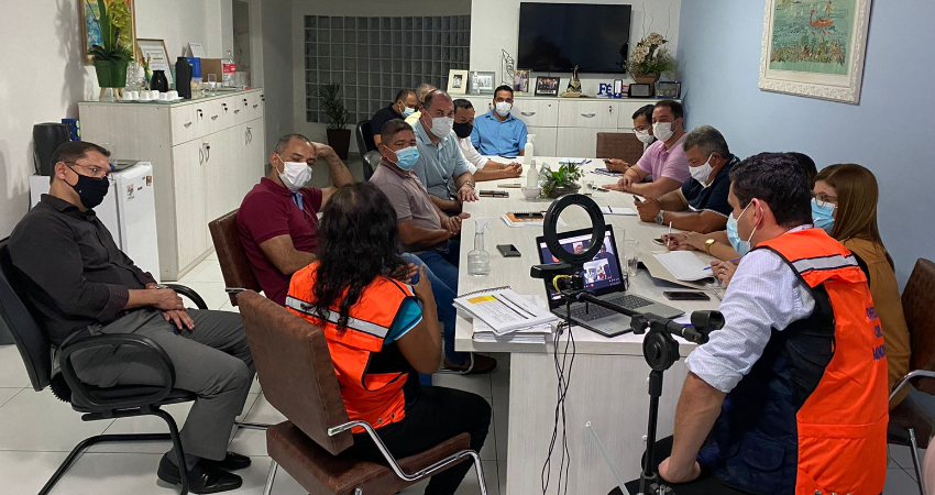 Prefeito reúne com equipe de gestão para tratar da cheia do rio São Francisco