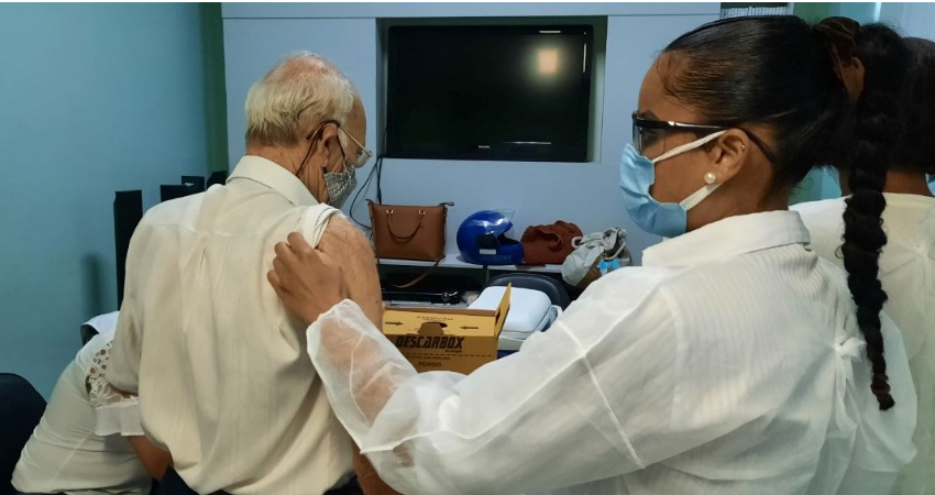 Pirapora começa a vacinação covid-19 da 4ª dose para idosos com idade igual ou maior a 80 anos