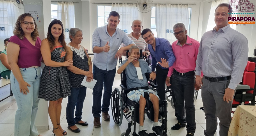 Prefeitura de Pirapora faz entrega de Cadeiras de Rodas