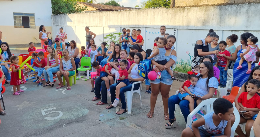 Secretaria de Educação homenageia mães