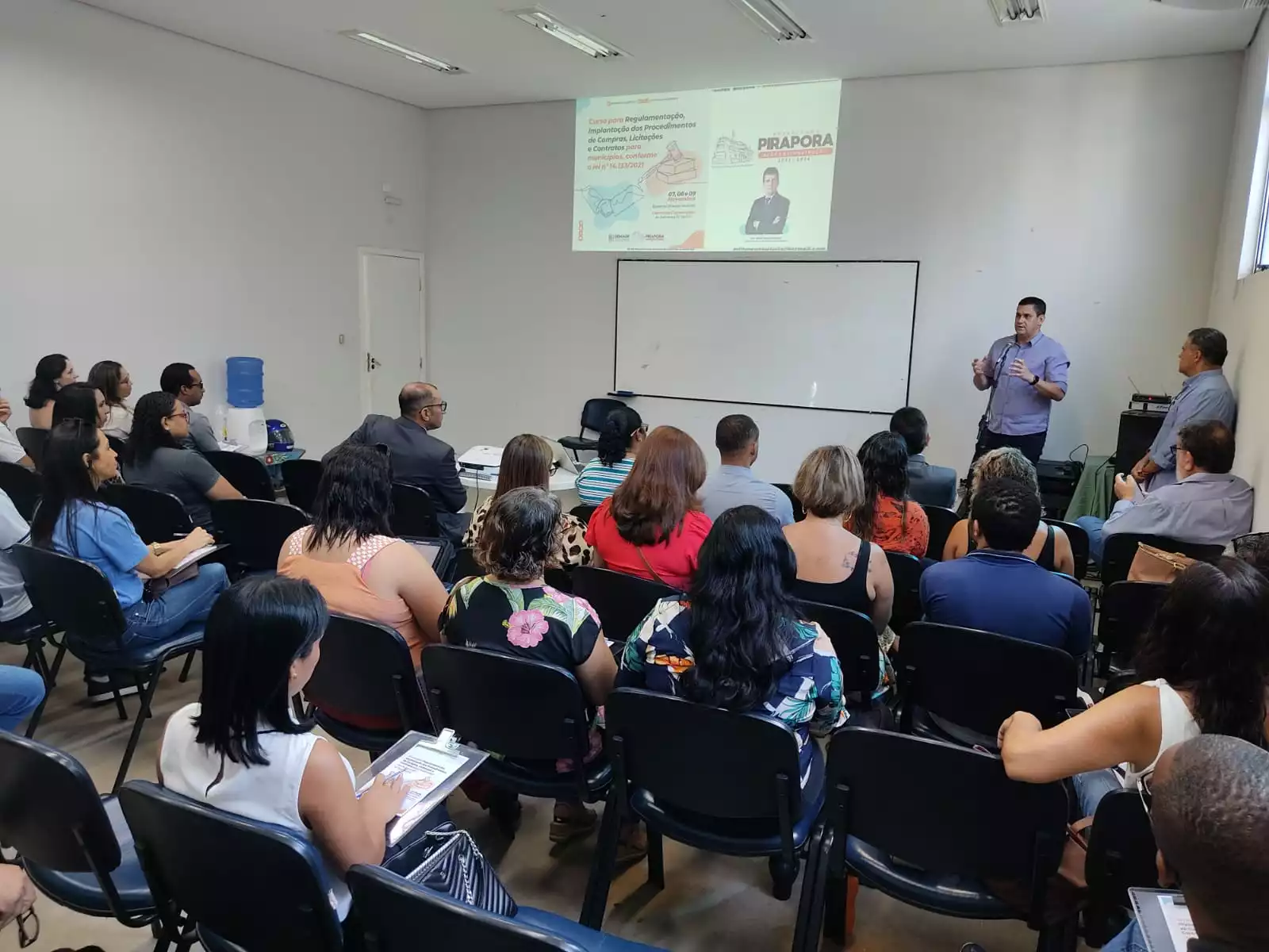 Pirapora capacitada em Licitações e Contratos