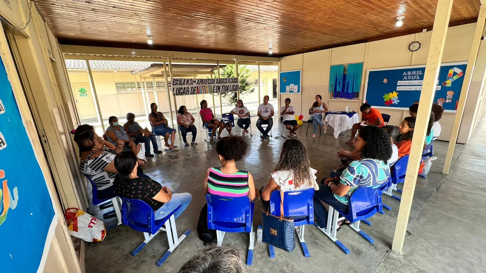 Campanha Abril Azul da SEMED leva mais conhecimento sobre o autismo para creches e escolas