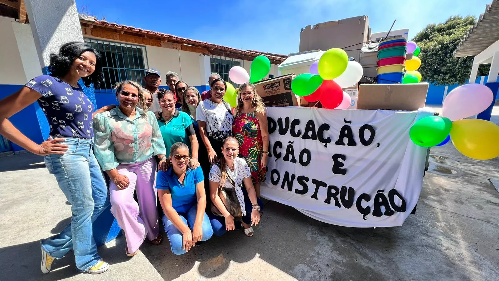 Prefeitura de Pirapora amplia estrutura das escolas ao entregar caminhão de equipamentos