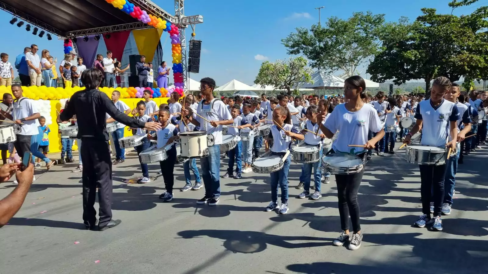 Prefeitura de Pirapora reavive orgulho dos piraporenses com Desfile Festivo dos 111 anos da cidade