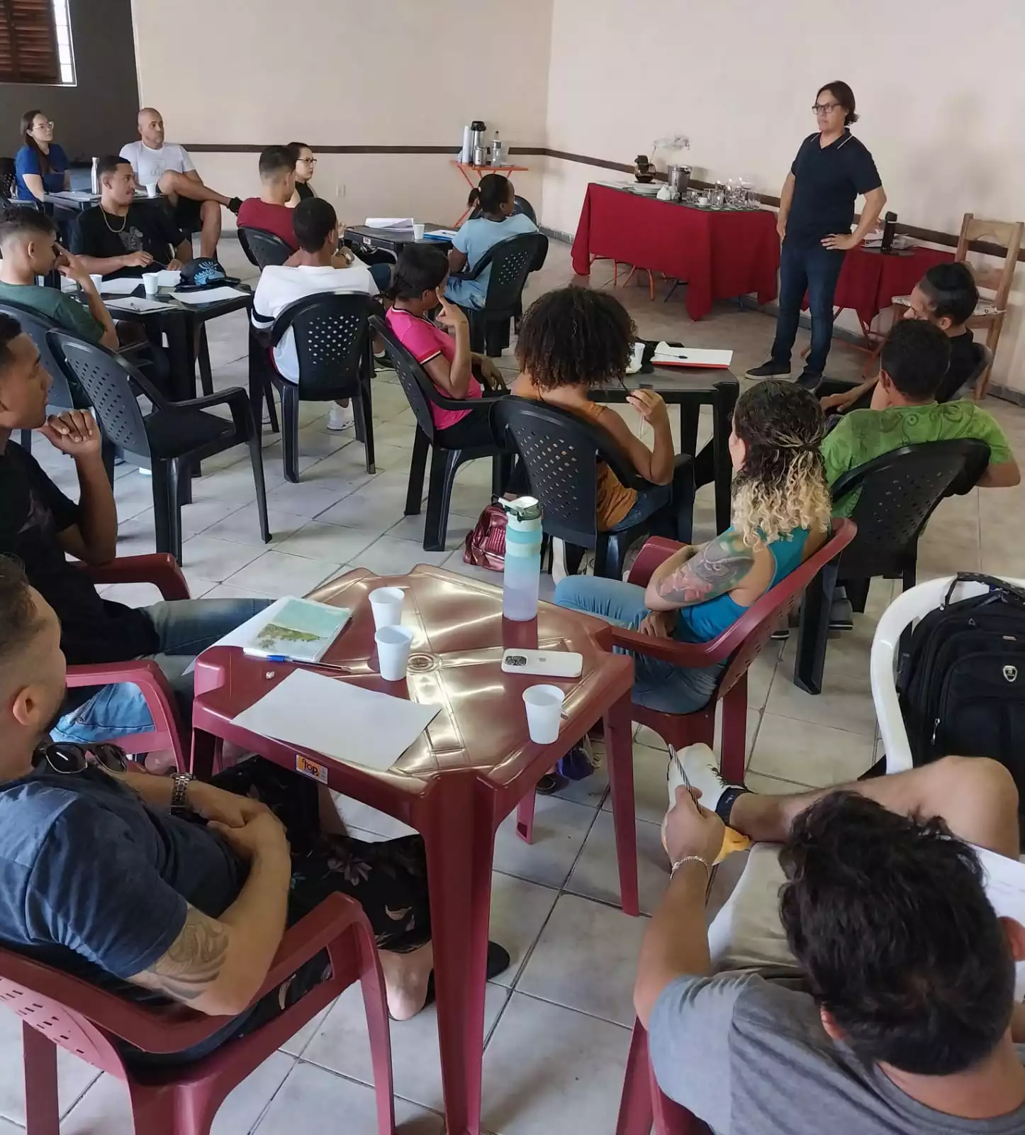 Começou o curso de qualificação de garçons e garçonetes: Foco na melhoria do atendimento em Pìrapora