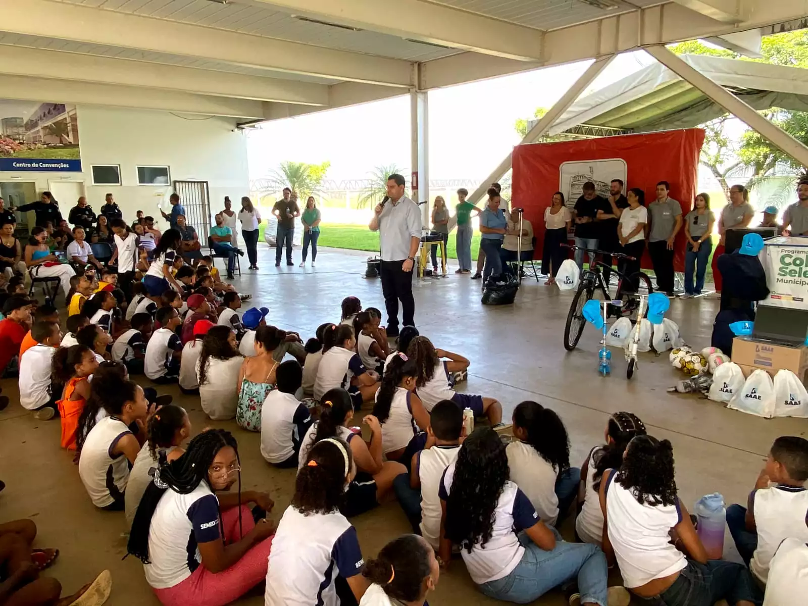 PREFEITURA E SAAE PREMIAM ALUNOS QUE CONTRIBUIRAM COM O PROJETO DE COLETA SELETIVA MUNICIAPAL “SEPARE, NÃO PARE”