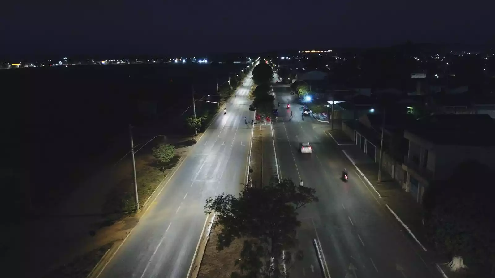 Renovação, luz e ação : Prefeitura entrega melhorias na Avenida Humberto Mallard