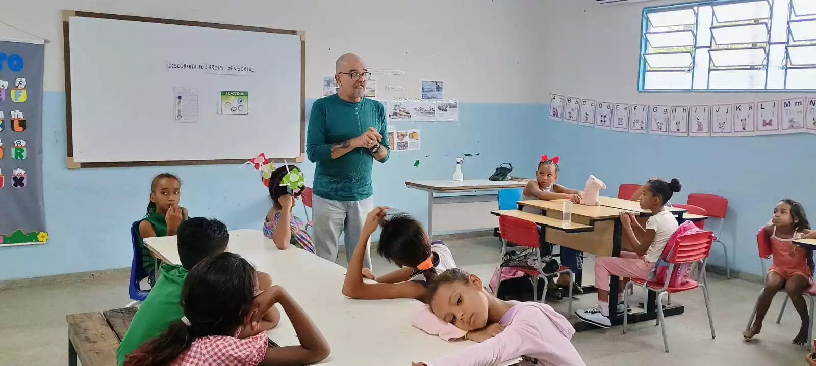 Parceria da SEMED e SEJUC promove oficinas de xilogravura para alunos da Educação em Tempo Integral de Pirapora