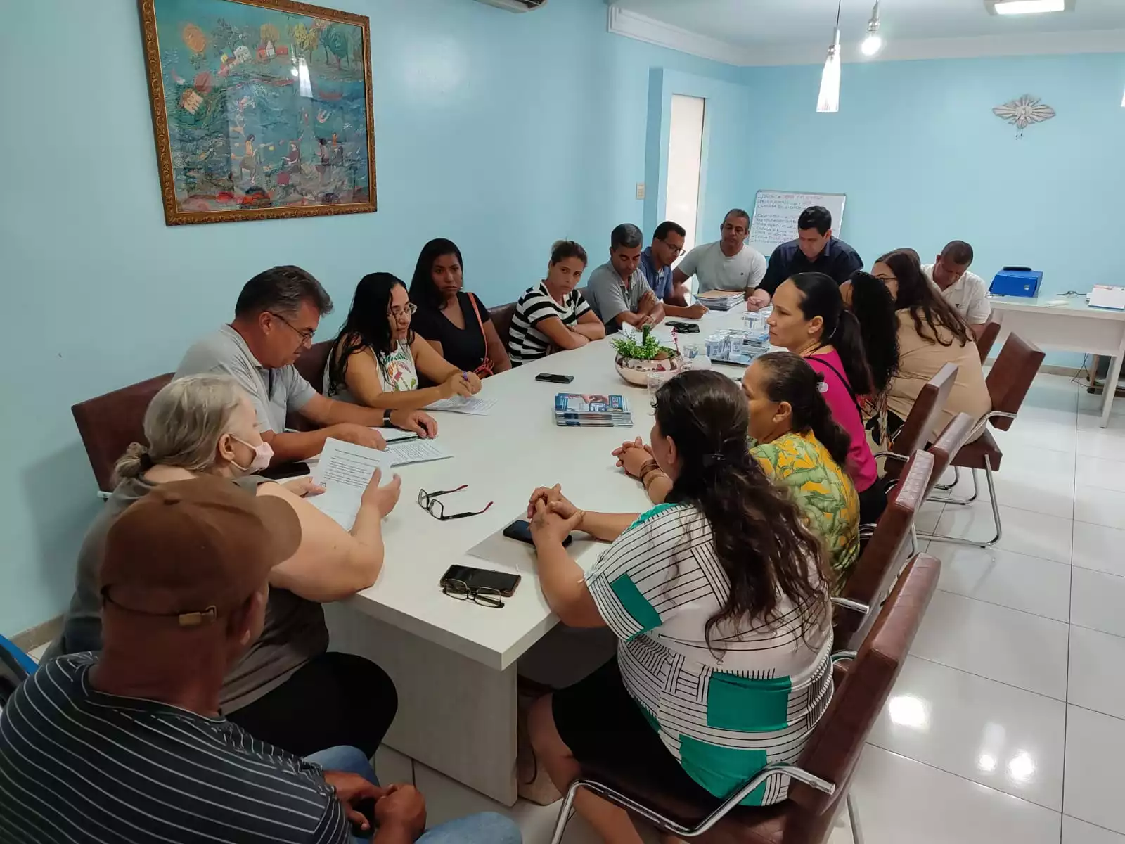 PREFEITO RECEBE MORADORES DO BAIRRO SAGRADA FAMÍLIA NO GABINETE